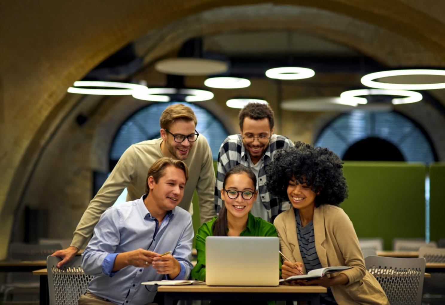 Detaillierte SEO-Metriken und Keyword-Performance-Dashboard